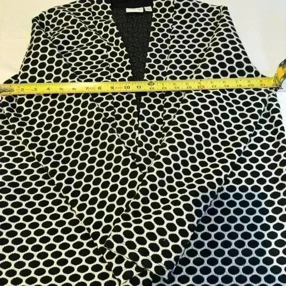 Kim Rogers Black & White Abstract Design Cardigan  (Size XL) - Picture 7 of 8